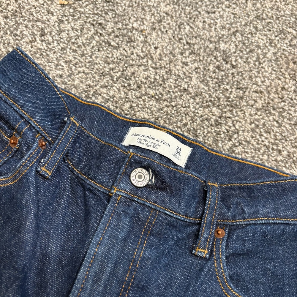 Abercrombie Ultra High Rise 90s Straight Jean - Picture 2 of 6